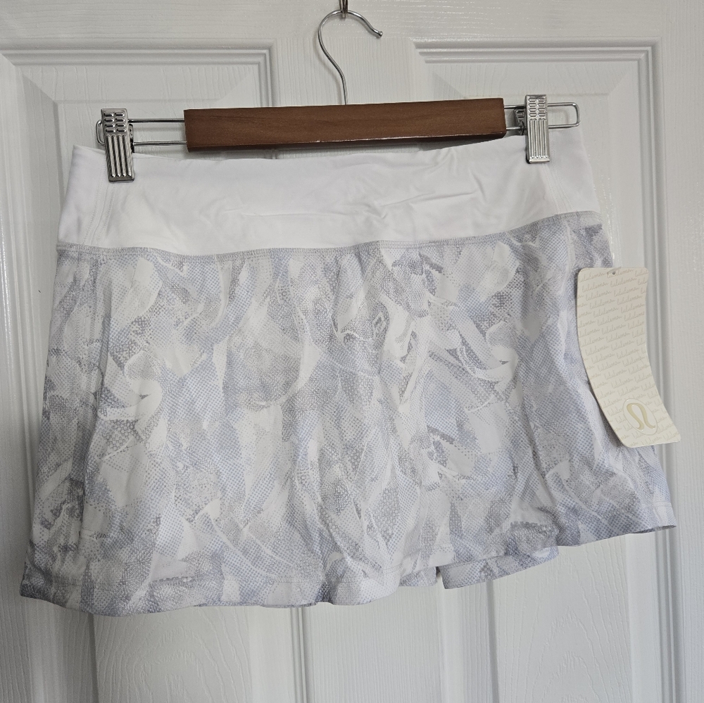Lululemon White and Gray Patterned Skirt 6R